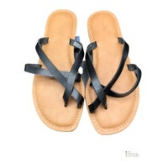 Universal Thread Colette Strappy Flip Flop Sandals Black 6 - Picture 1 of 3